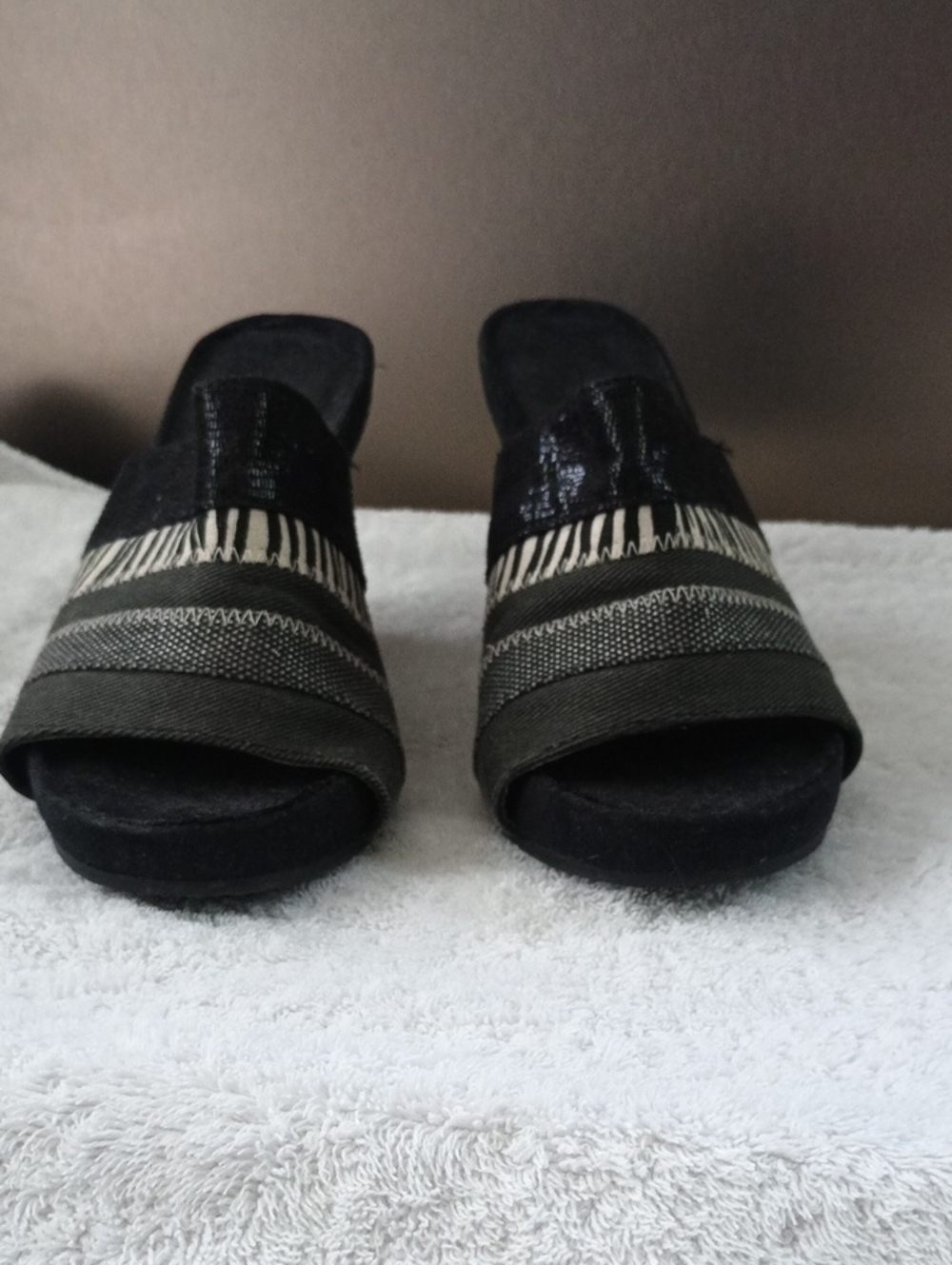 AEROSOLES Black and Cream Slip-On Mules